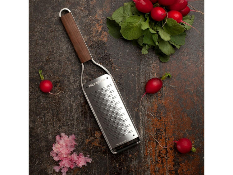 MASTER SERIES MICROPLANE INTERNATIONAL GMBH & CO.