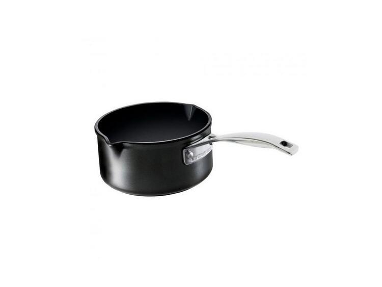 CASSERUOLA MANICO LUNGO DOPPIO BECCO CM 18 LE CREUSET ITALIA S.R.L.